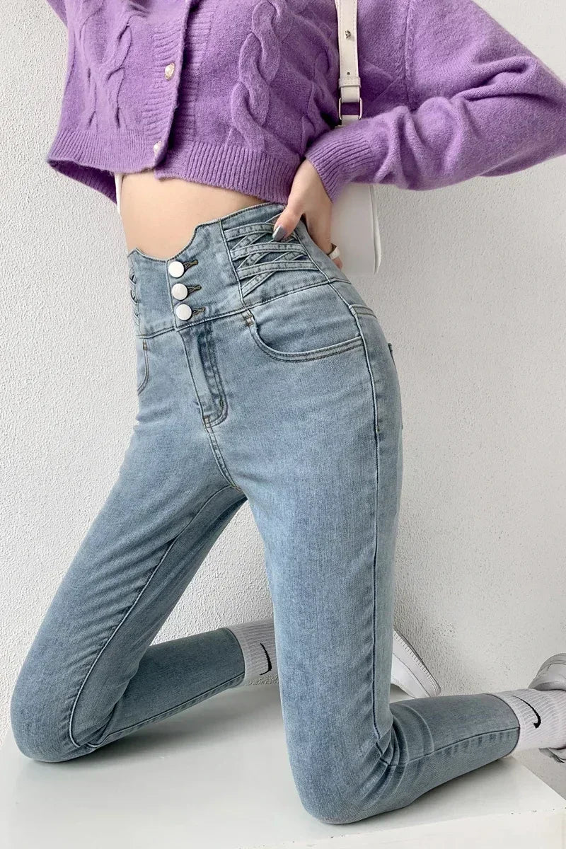 Four-Button Skinny Jeans - High-Waist Stretch Denim