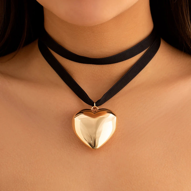 Oversized Heart Velvet Choker Necklace