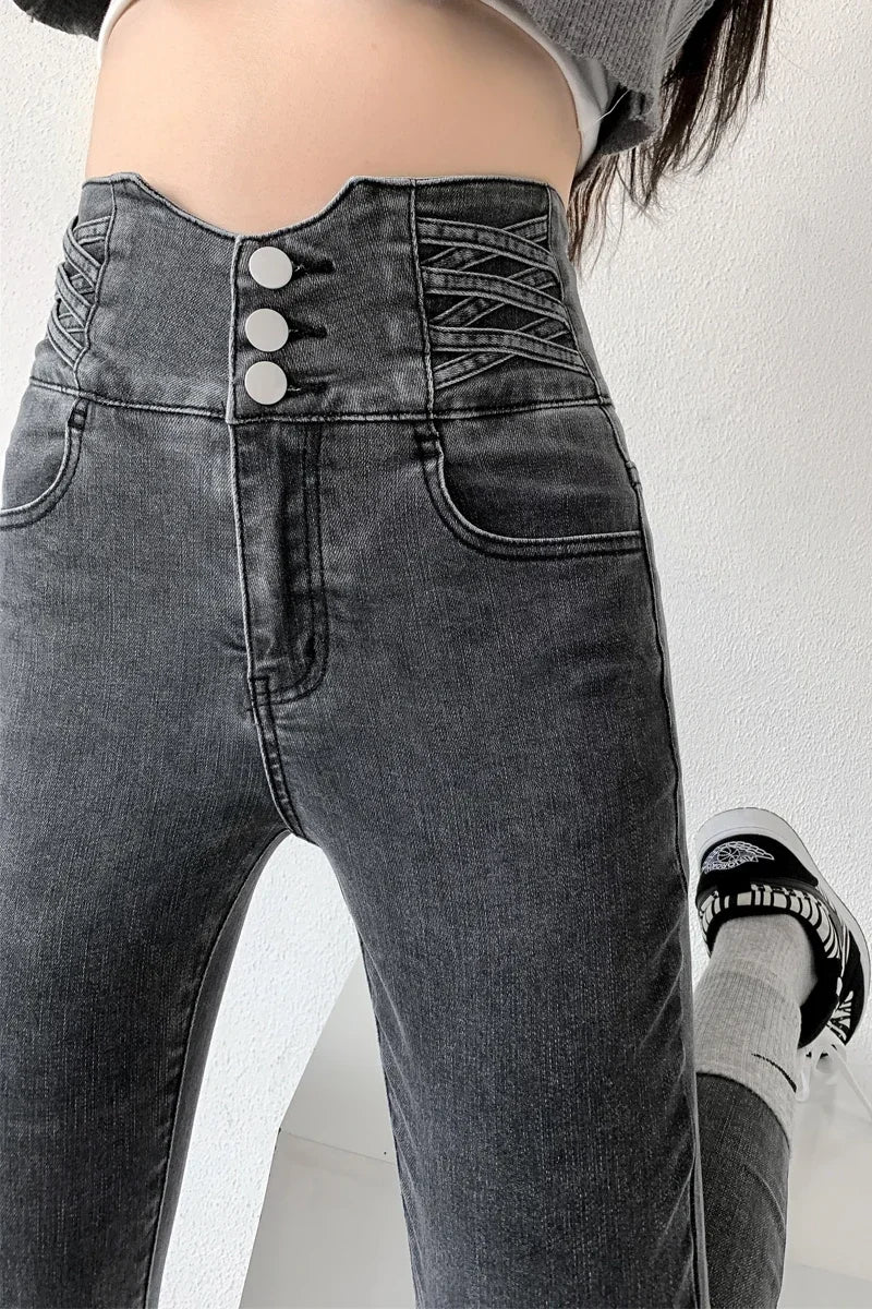 Four-Button Skinny Jeans - High-Waist Stretch Denim